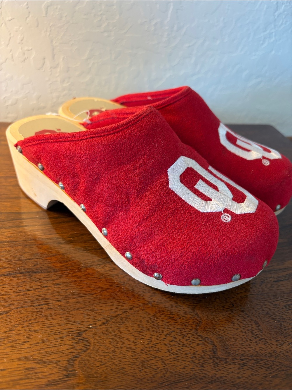 Women’s Red OU Logo Clogs - Team Spirit Slip-On
